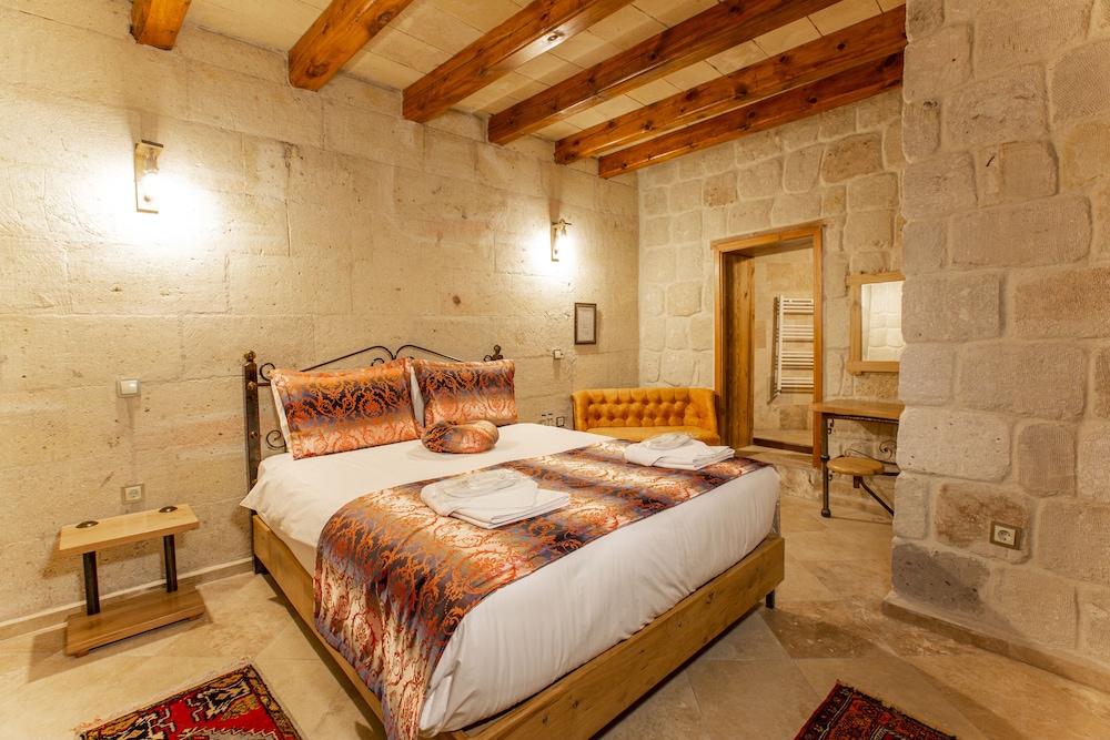 ROOM, DOUBLE BED