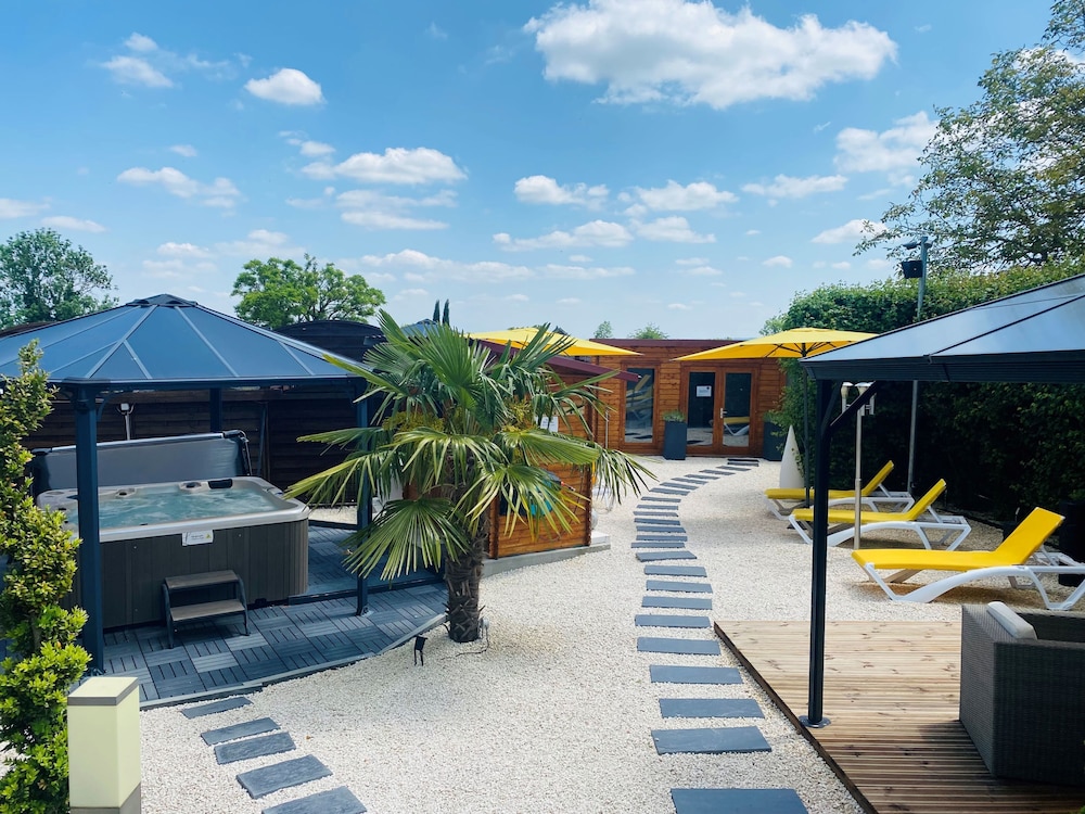 HOSTELLERIE DU CENTROTEL ET SPA 28/29