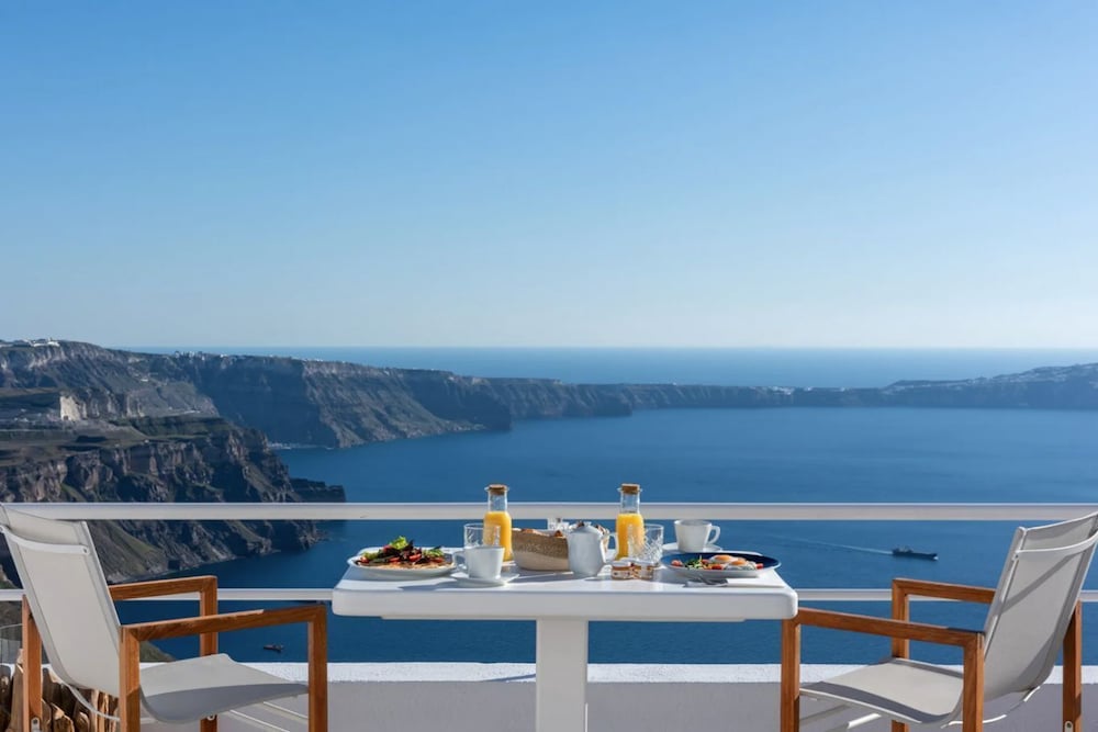 Aqua Luxury Suites 61/75
