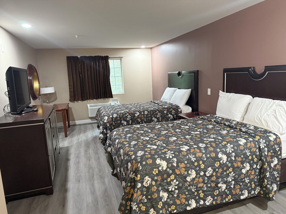 Magnolia Bay Hotel and Suites 8/19