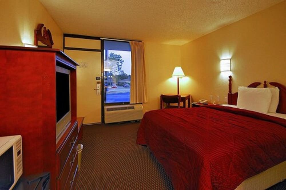 Super 6 Inn & Suites 16/40
