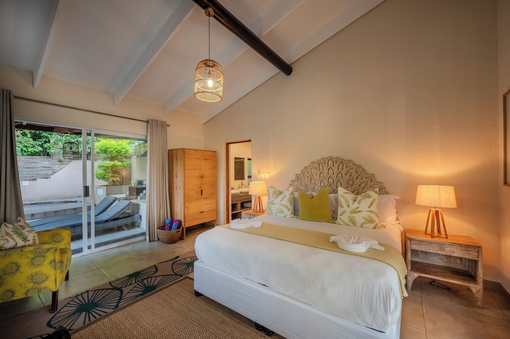 Bushbaby Valley Lodge 8/42