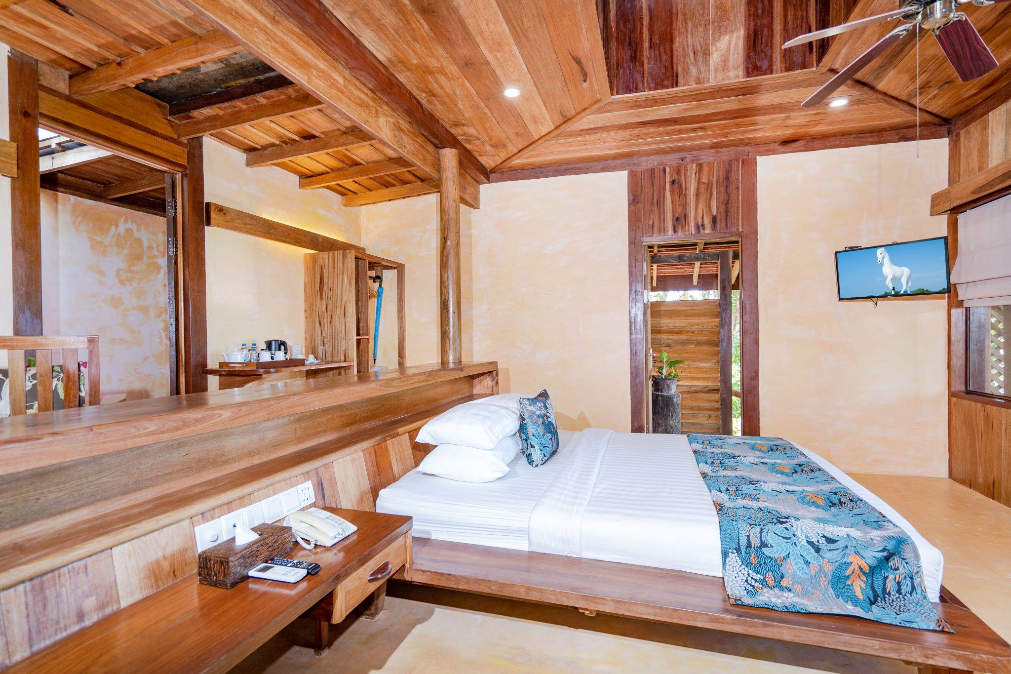 Bungalow, Hill Side