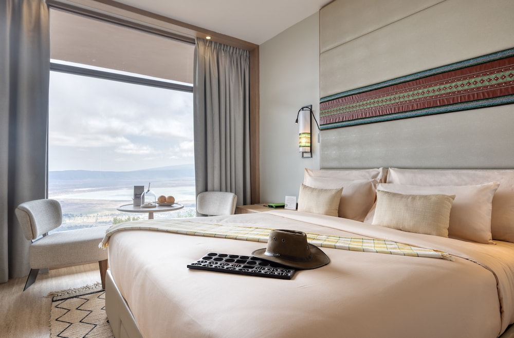 Connecting, the Rim, King Bed