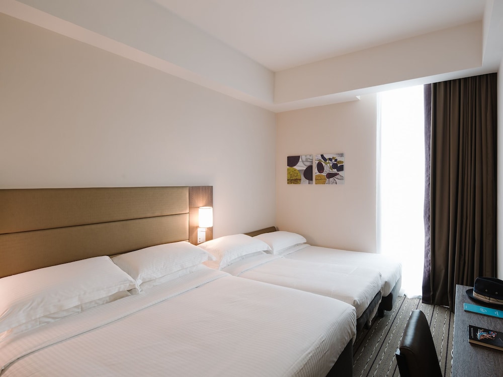 FAMILY, MULTIPLE BEDS