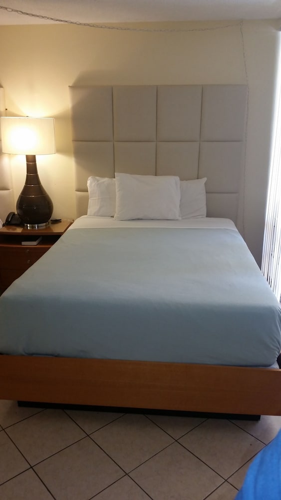 Ocean Mile Hotel 25/65