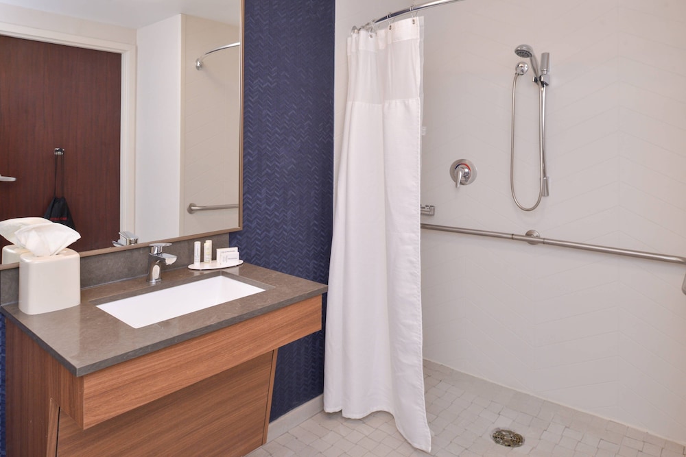 Fairfield Inn & Suites by Marriott Pittsburgh New Stanton 12/37