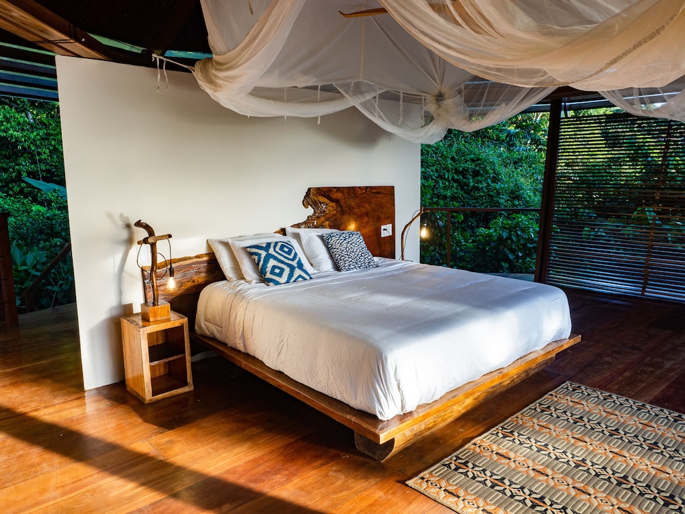 Rainforest, Bungalow, King Bed