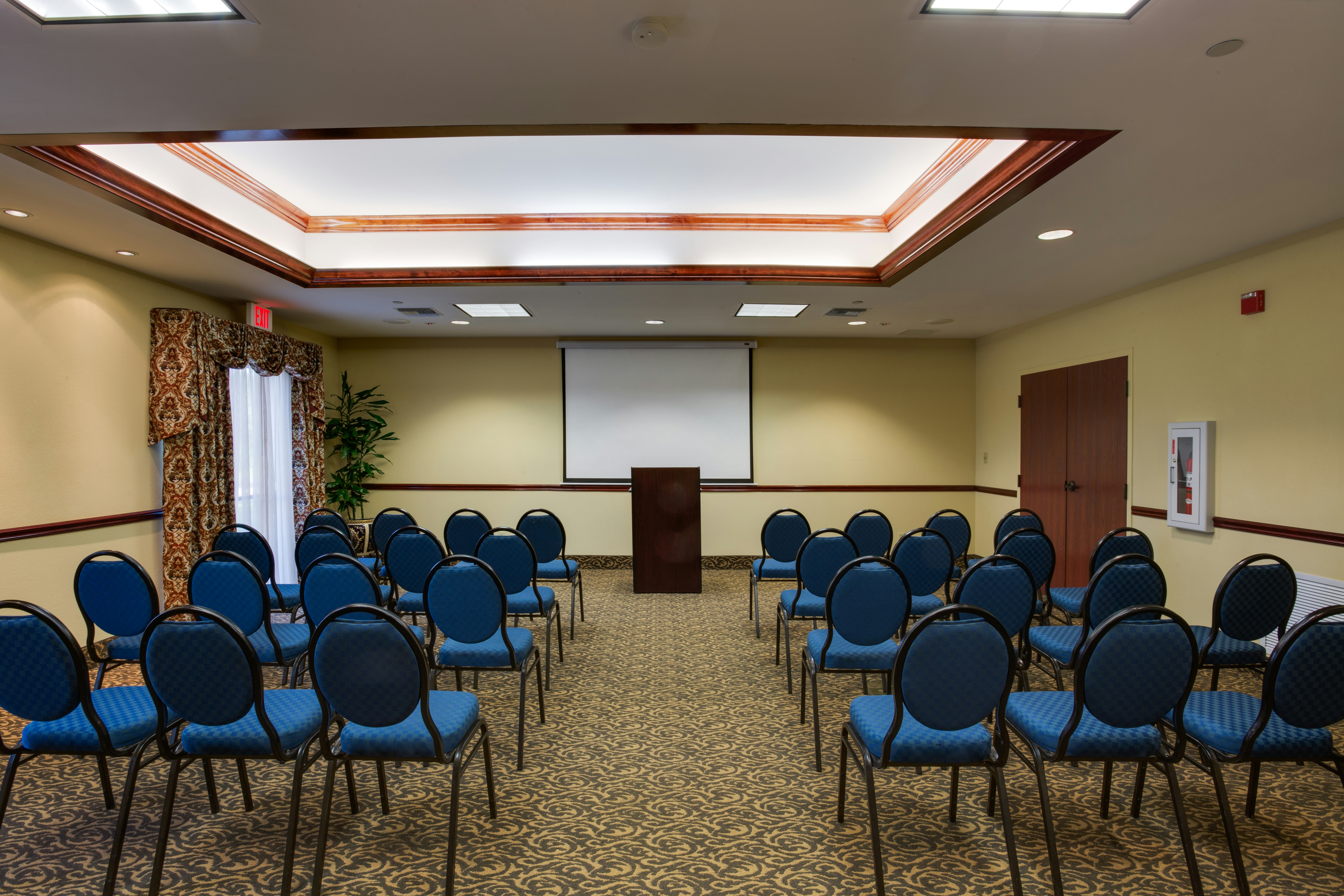 Holiday Inn Express Hotel & Suites Sebring 61/73