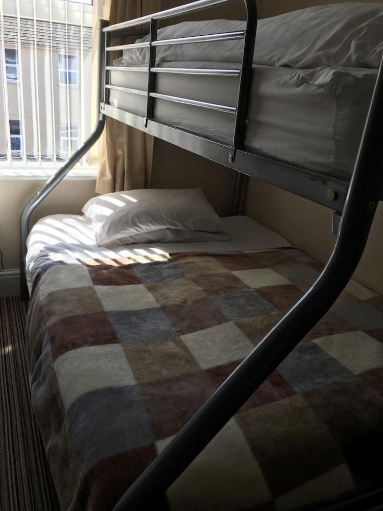 Glenheath Hotel 25/49