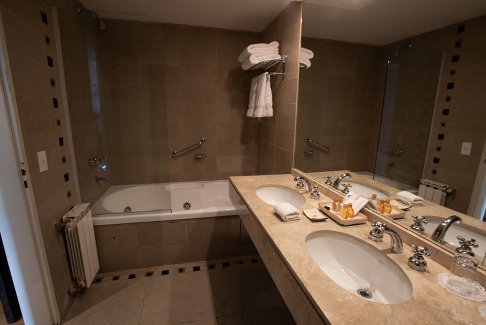 Cacique Inacayal Lake & Spa Hotel 50/50