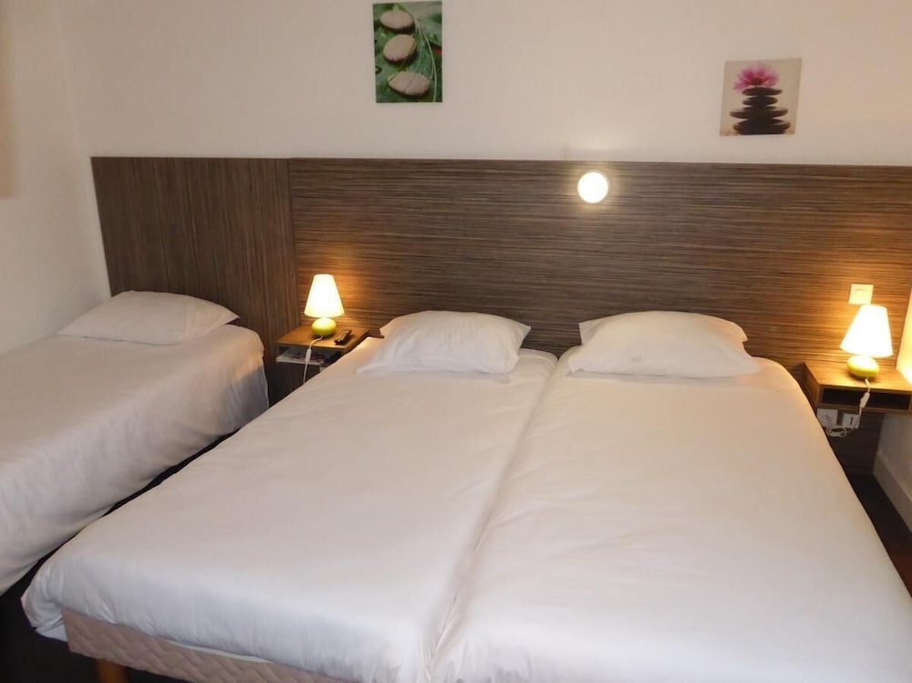 Standard, Triple, 1 Double and 1 Single Bed, 3 Semi Double Beds, No Elevator