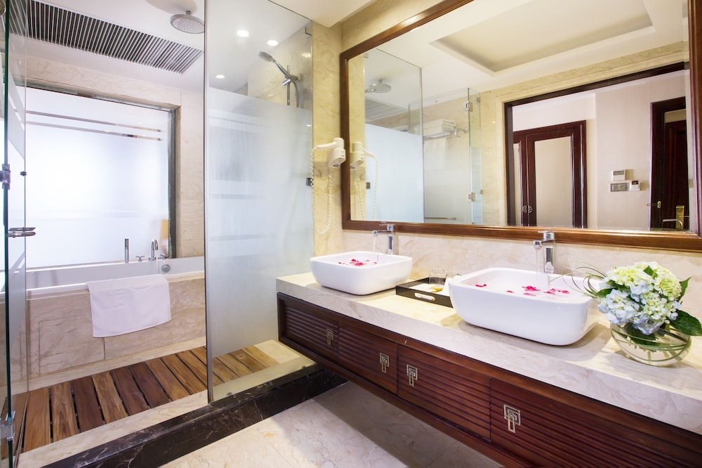 Golden Silk Boutique Hotel 69/70