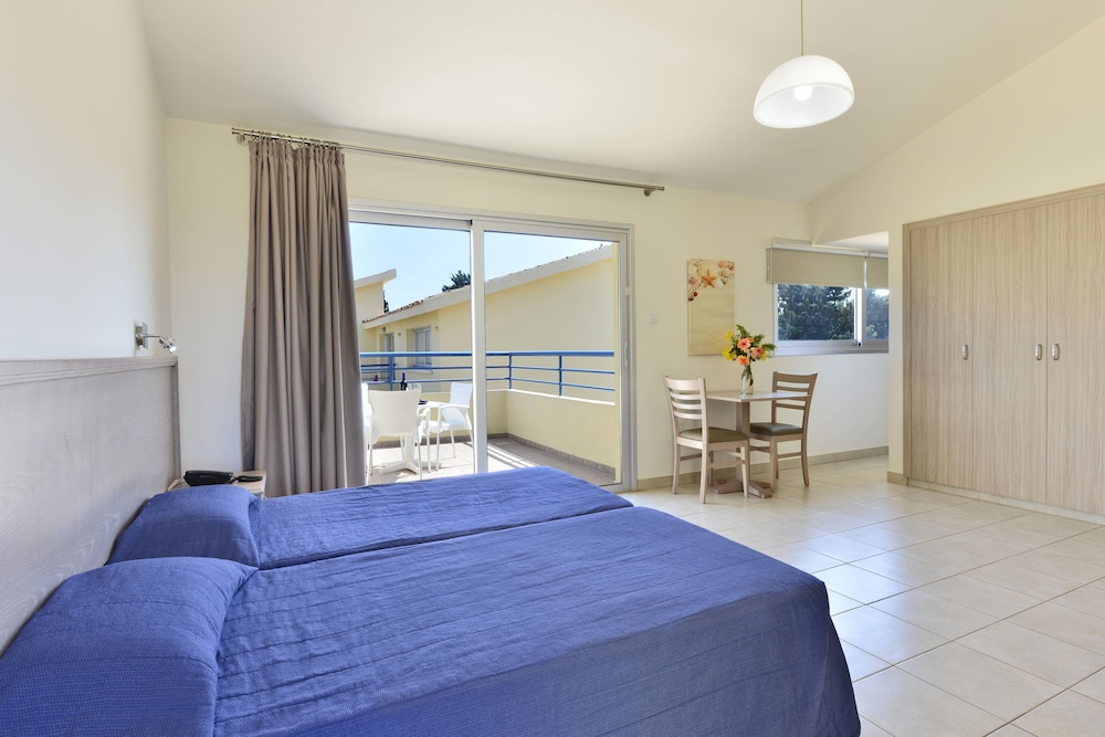 Makronisos Holiday Village 17/50