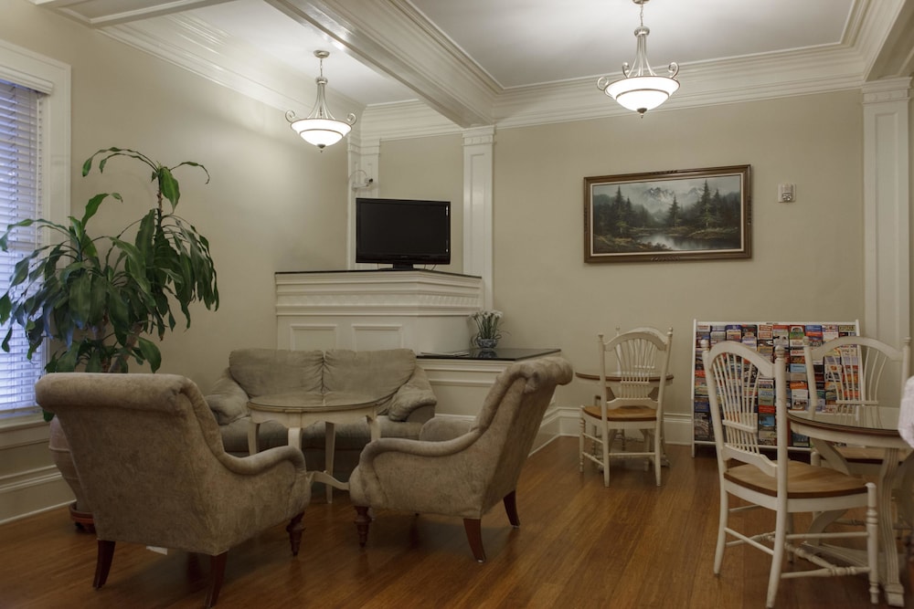 Grant Hotel 33/45