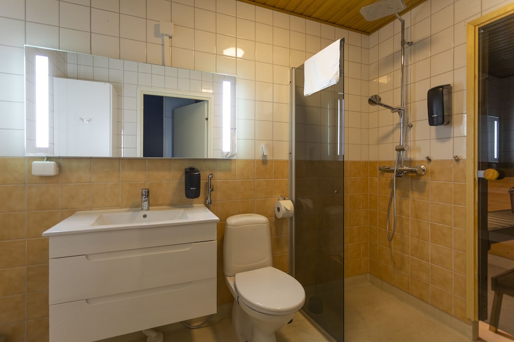 Golden Circle Suites 48/49