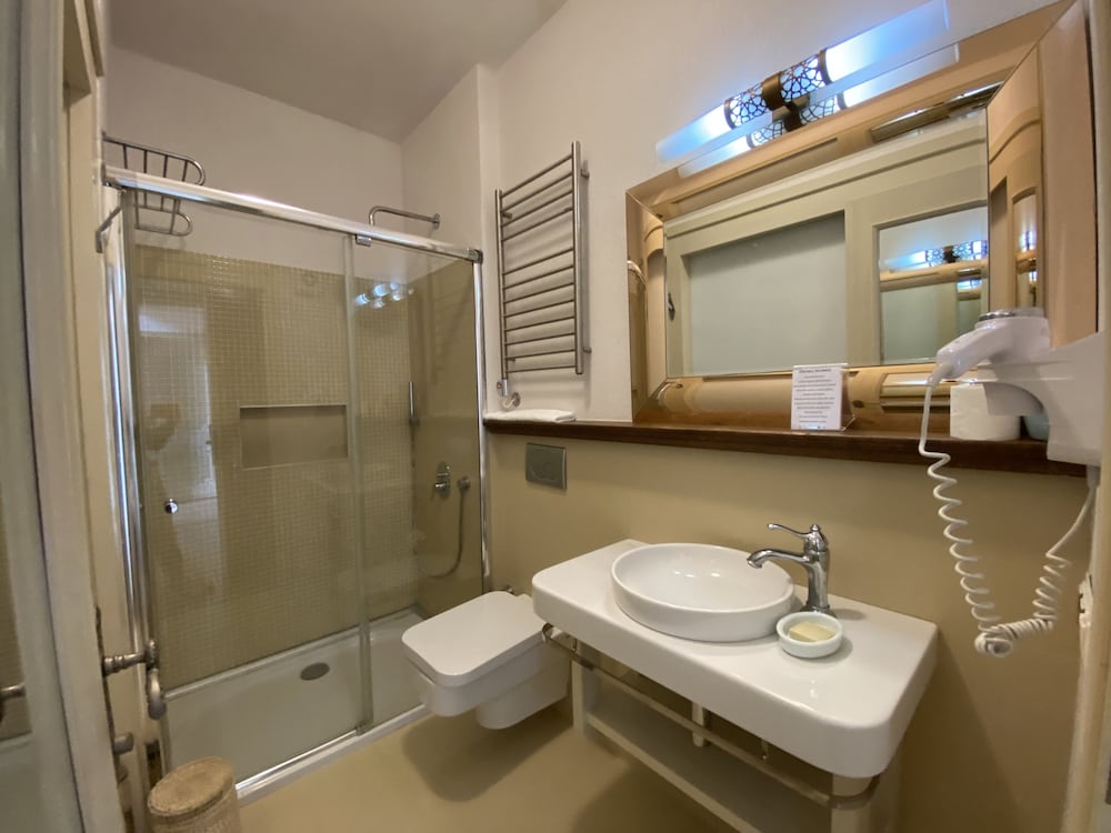 Nisi Hotel 62/63