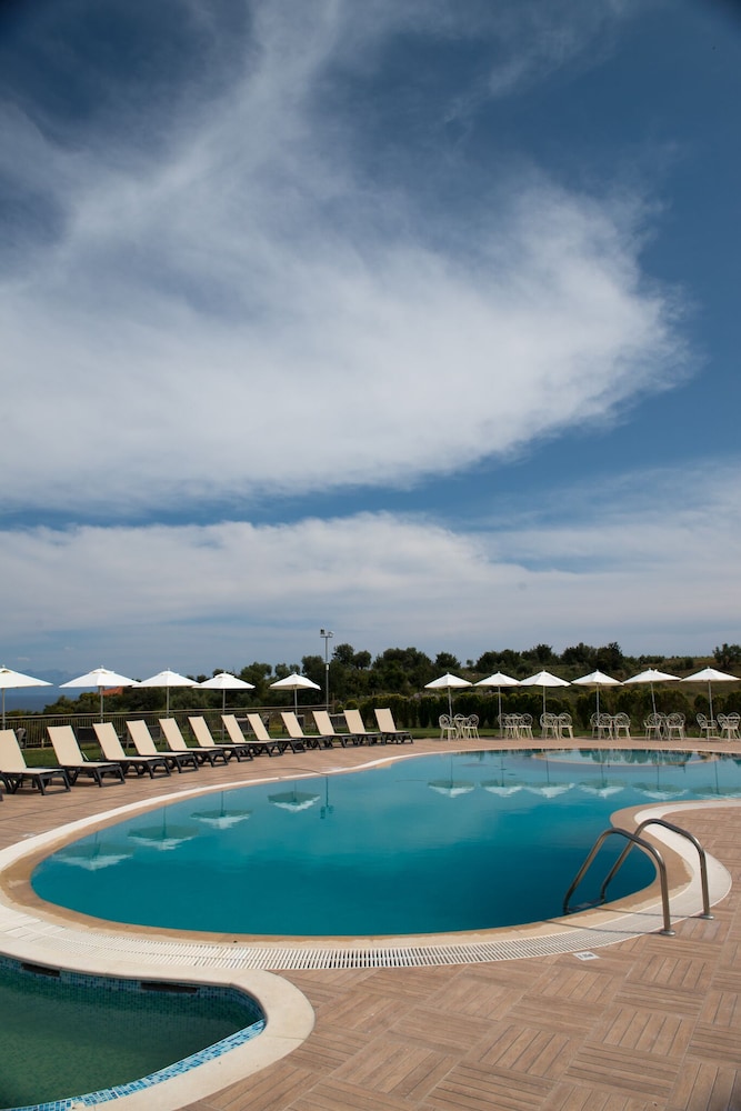 Baywatch Hotel 43/50