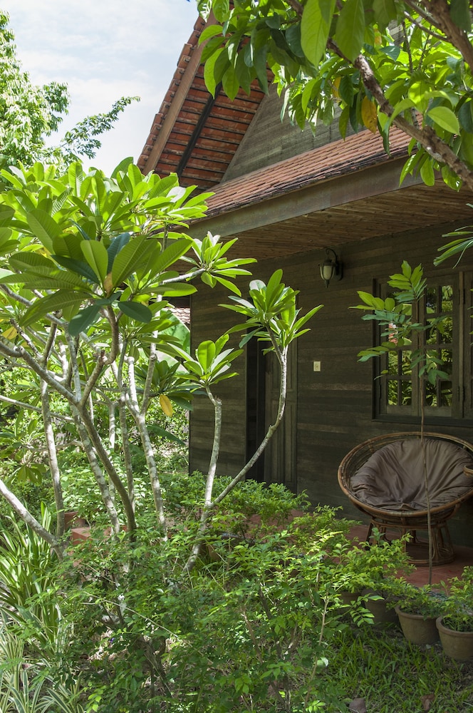 Palm Village Resort Spa 35/50