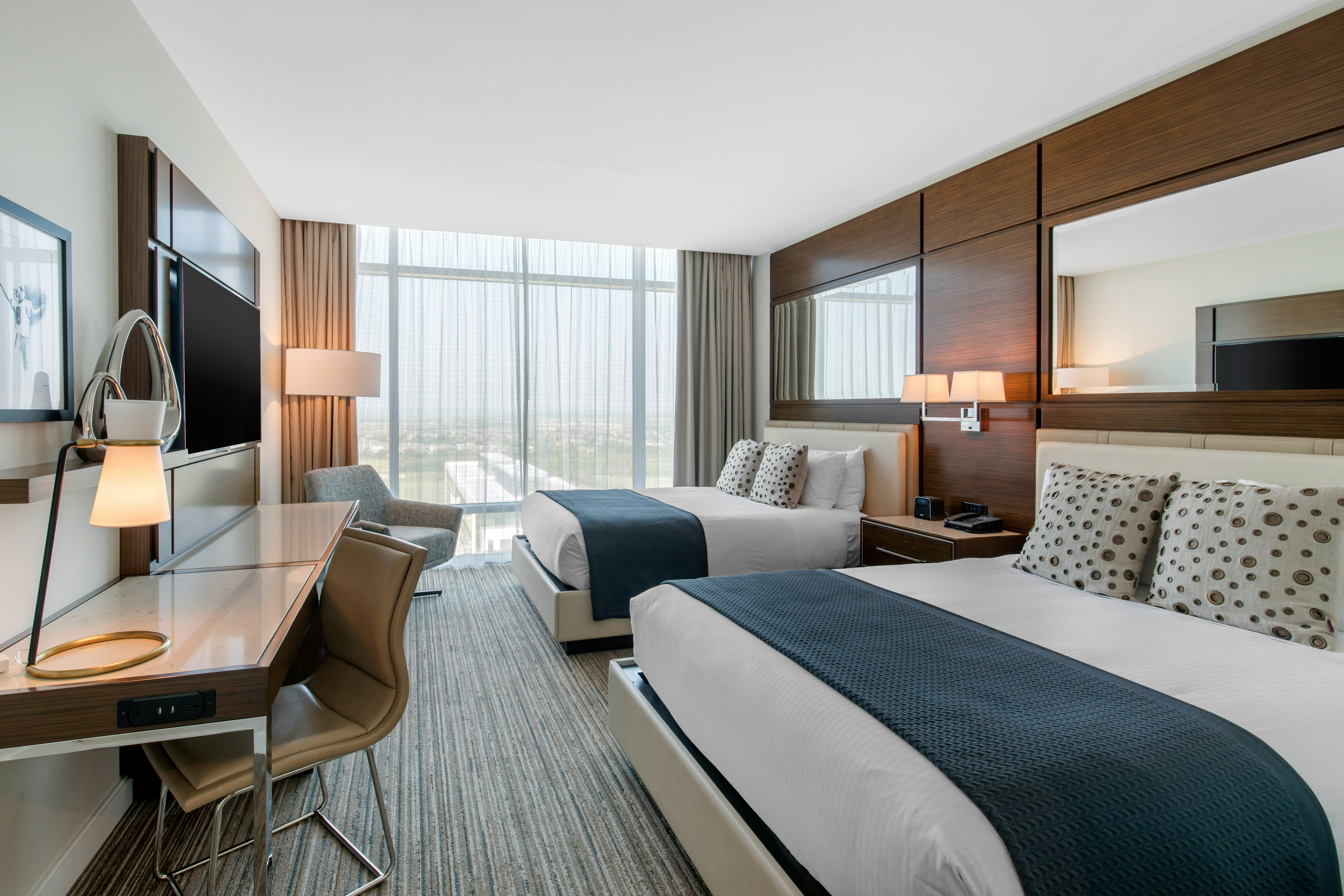 2 Bedrooms, Plaza, Suite, with View