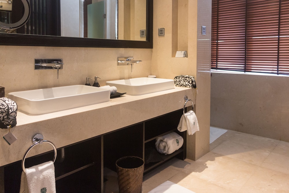 Banyan Tree Tengchong 36/81
