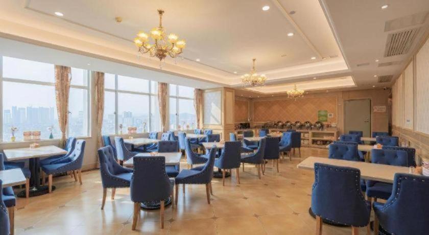 Vienna Hotel (Qujing Railway Station) 39/46
