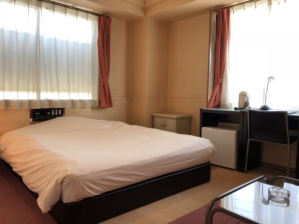 ROOM, DOUBLE BED