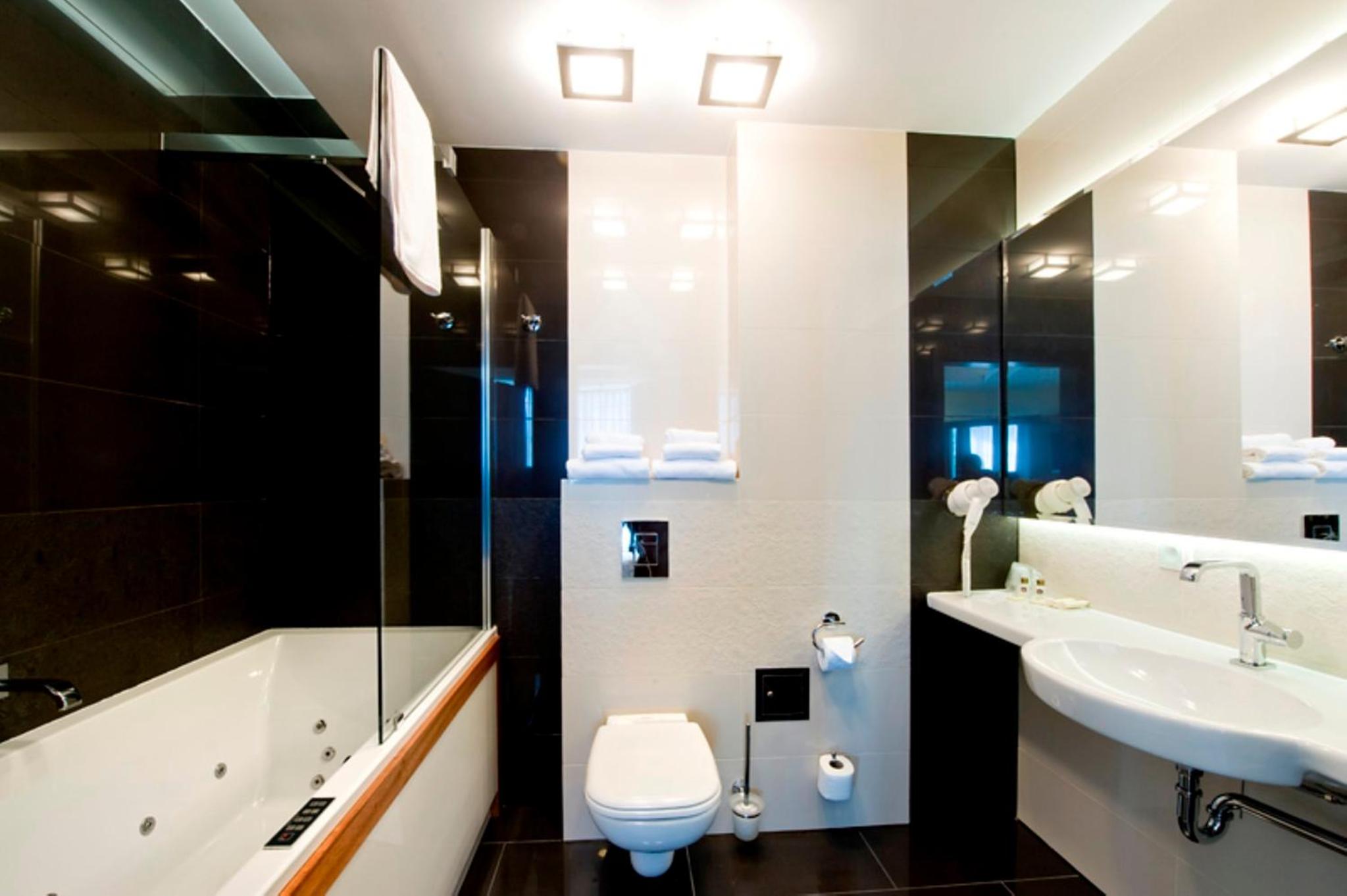 HOTEL SYMFONIA(EX. BEST WESTERN Symfonia Hotel) 45/50