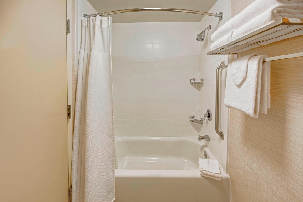Room, Multiple Beds، Fairfield Inn Suites By Marriott Near Universal Orlando 4/5