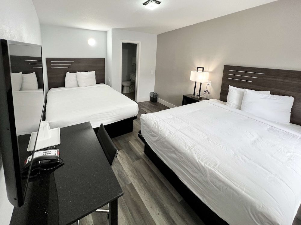 DELUXE, 2 QUEEN BEDS