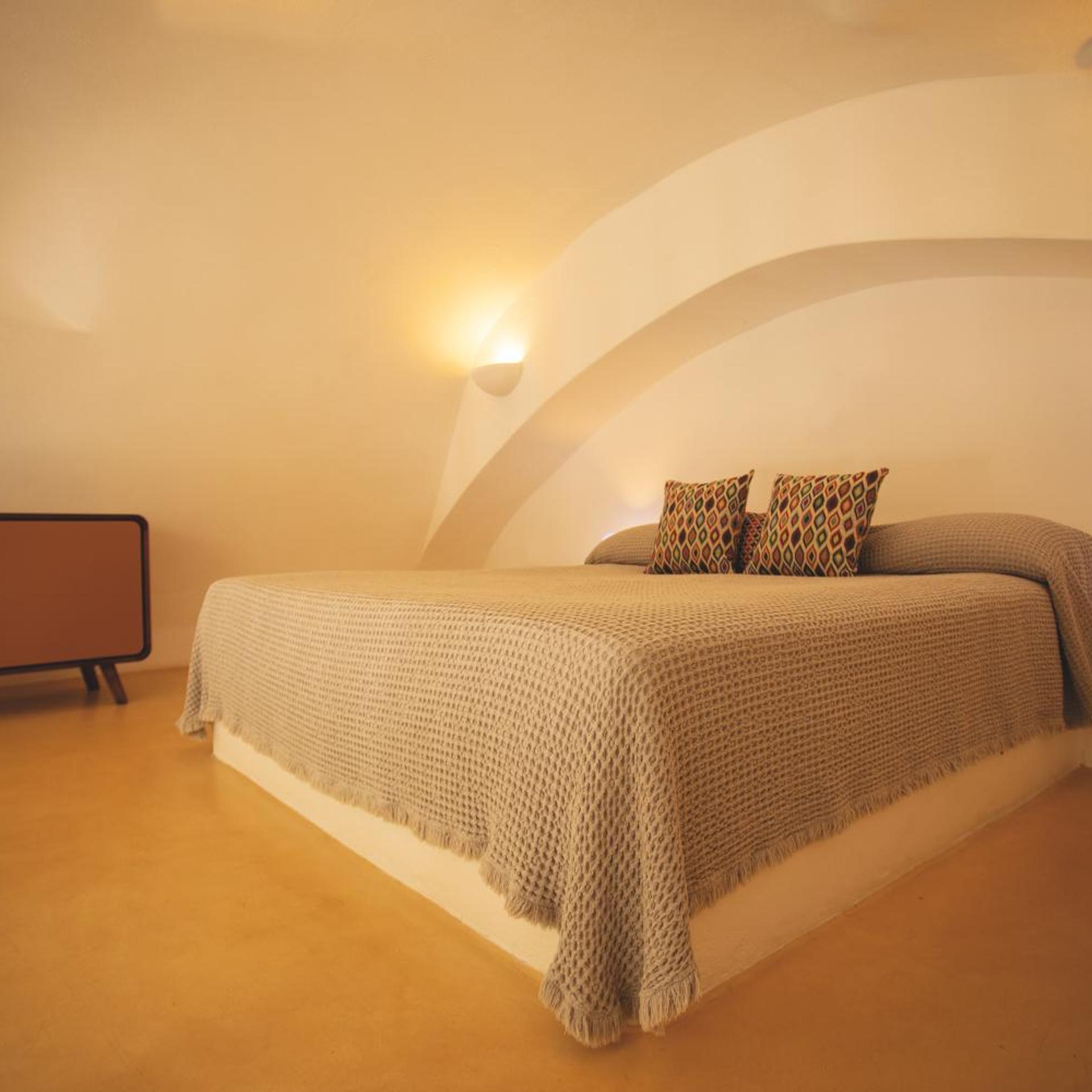 MASTER, SUITE