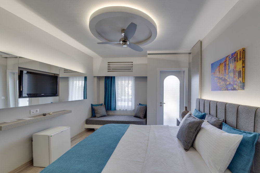 La Brezza Suite &amp; Hotel 39/63
