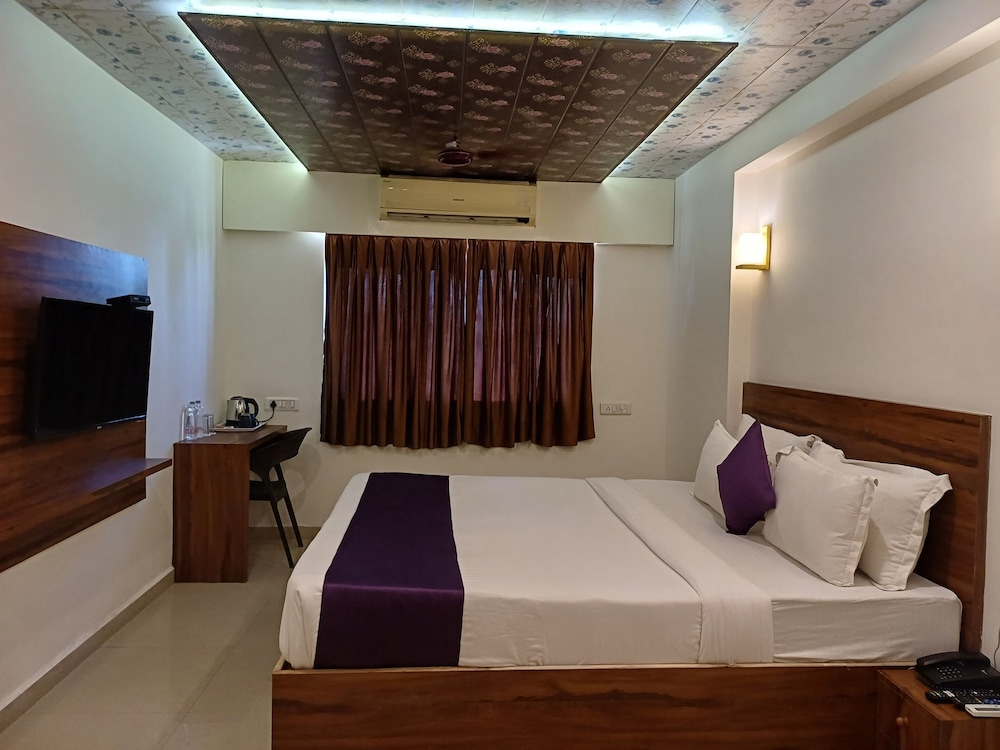 Deluxe, King Bed