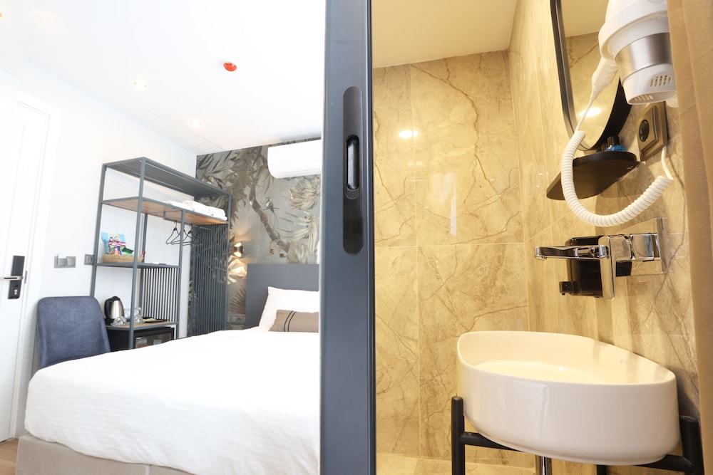 Riva Hotel Alsancak 45/47