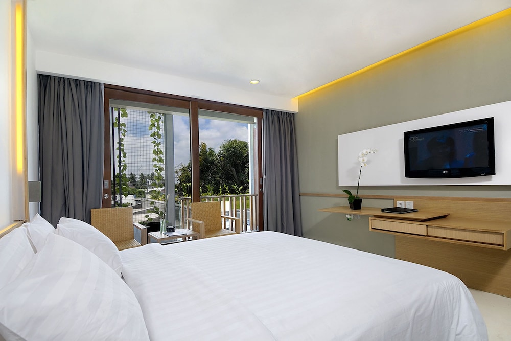 Haven, Deluxe, Pool View, Balcony, The Haven Bali Seminyak 2/5