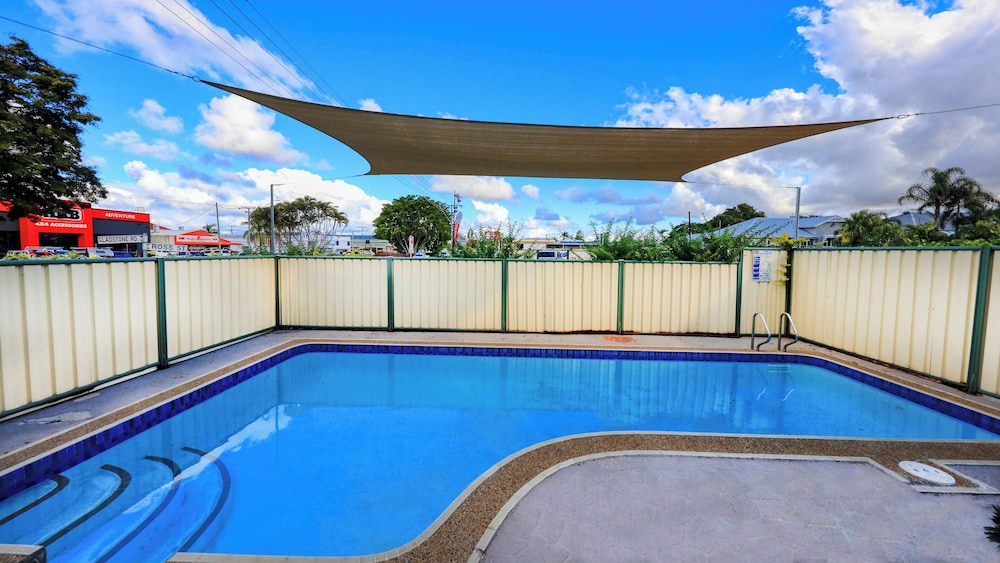 TROPICAL GATEWAY MOTOR INN 45/62