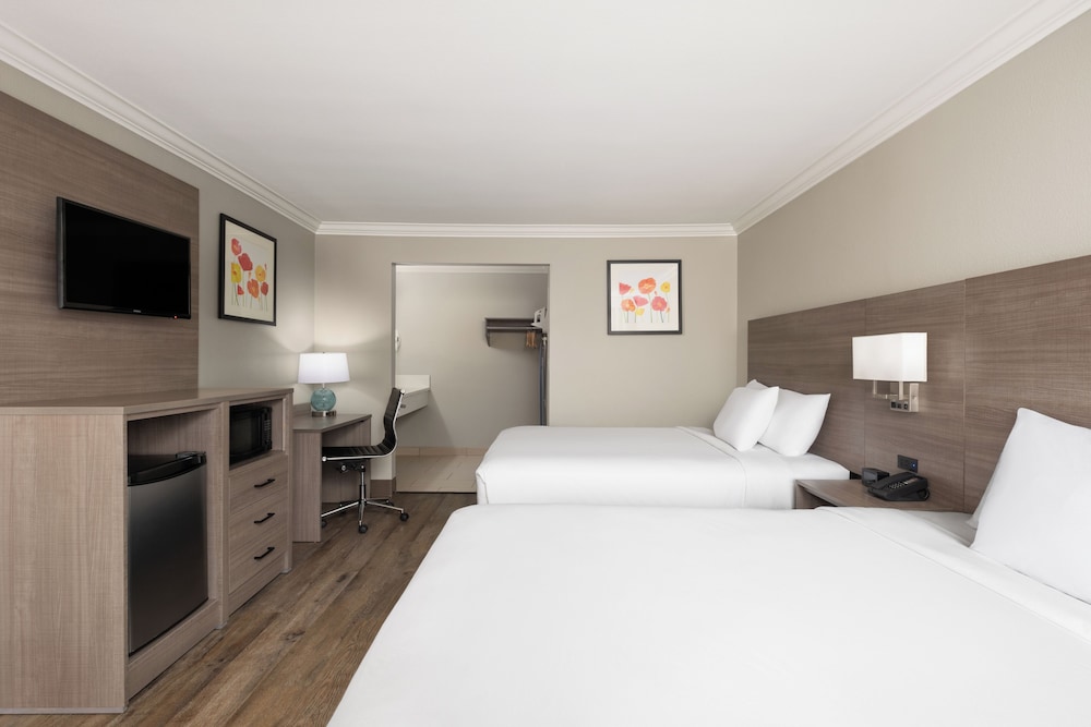 DELUXE, 2 QUEEN BEDS