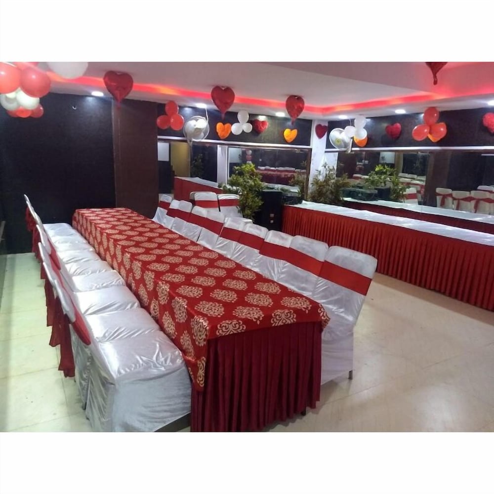 Fabhotel White Castle Sez 25/50
