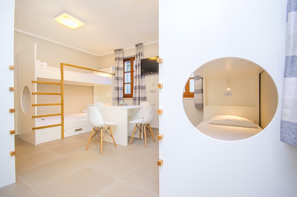 Hostel Dvor 43/44