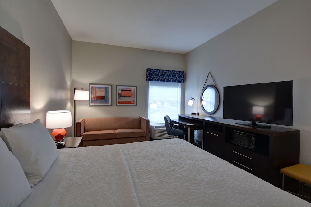 Study, King Bed, Sofa، Hampton Inn Greenwood, SC 3/5