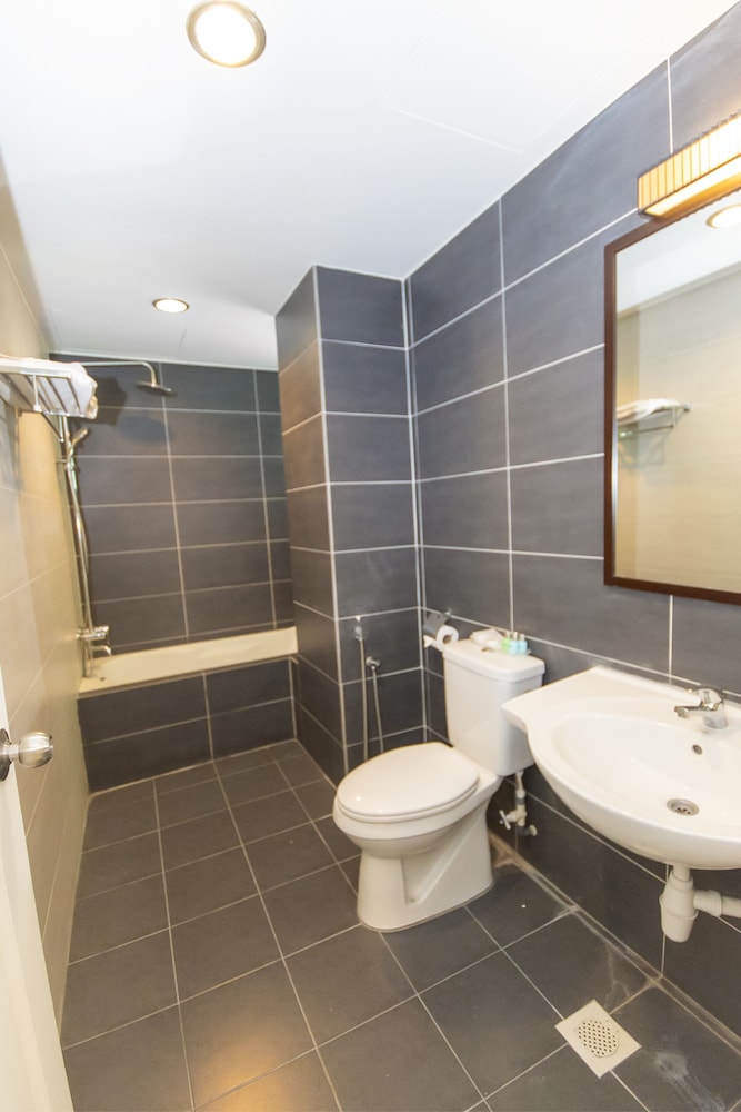 Kinta Riverfront Hotel And Suites 60/63