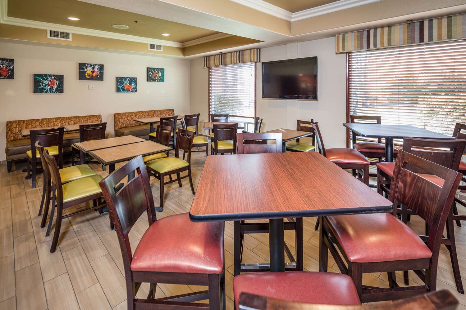 Airport Inn and Suites 19/28