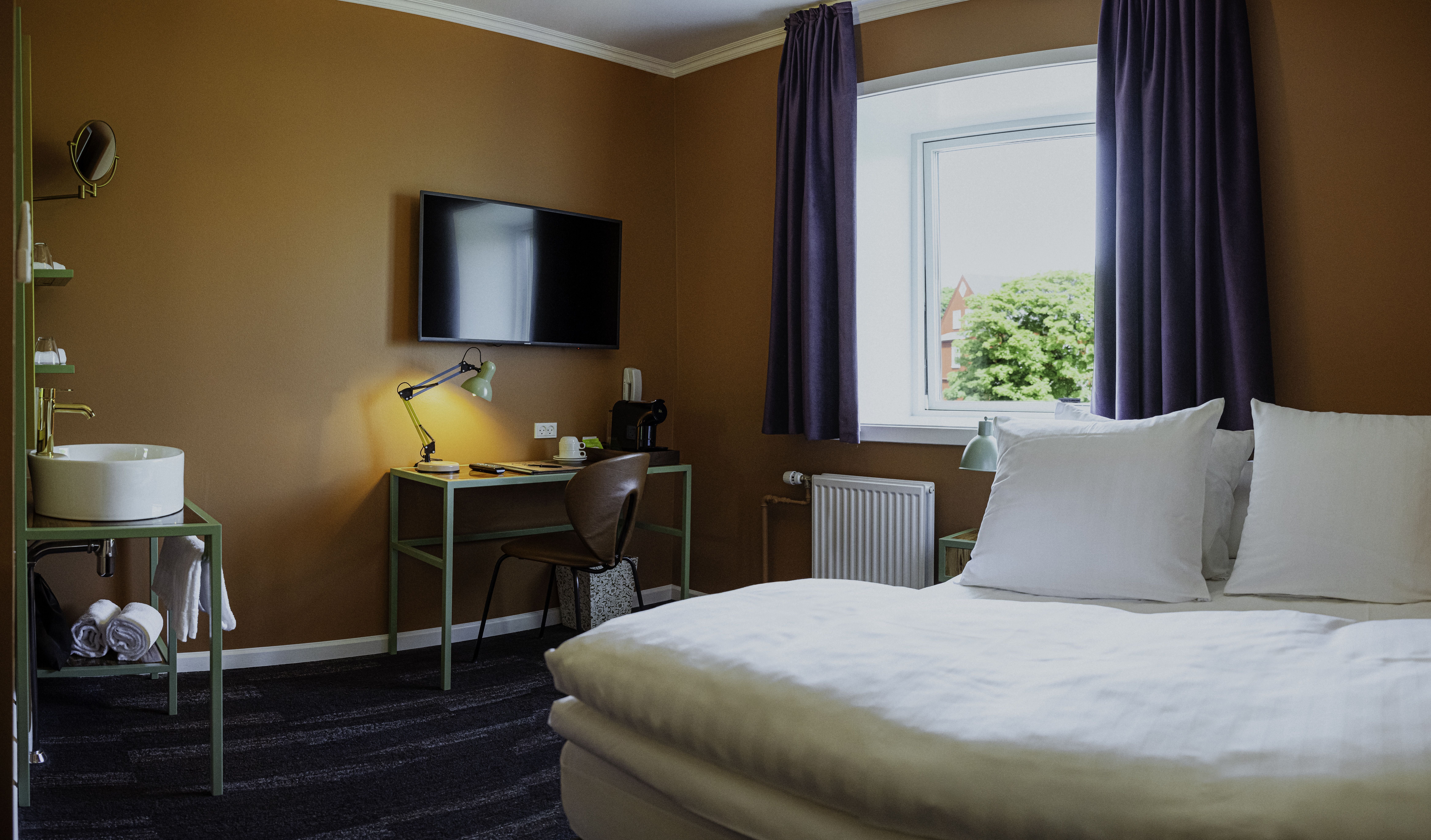 Tiny, Double Bed