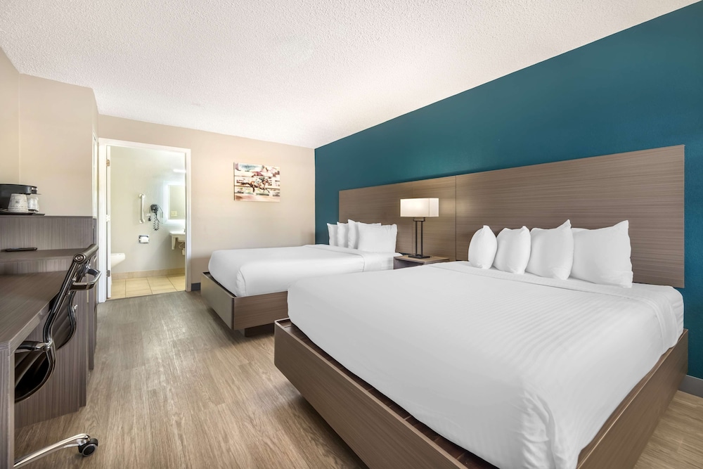 غرفة قياسية بسريرين كوين لذوي الإعاقة، Best Western Green Tree Inn 2/7