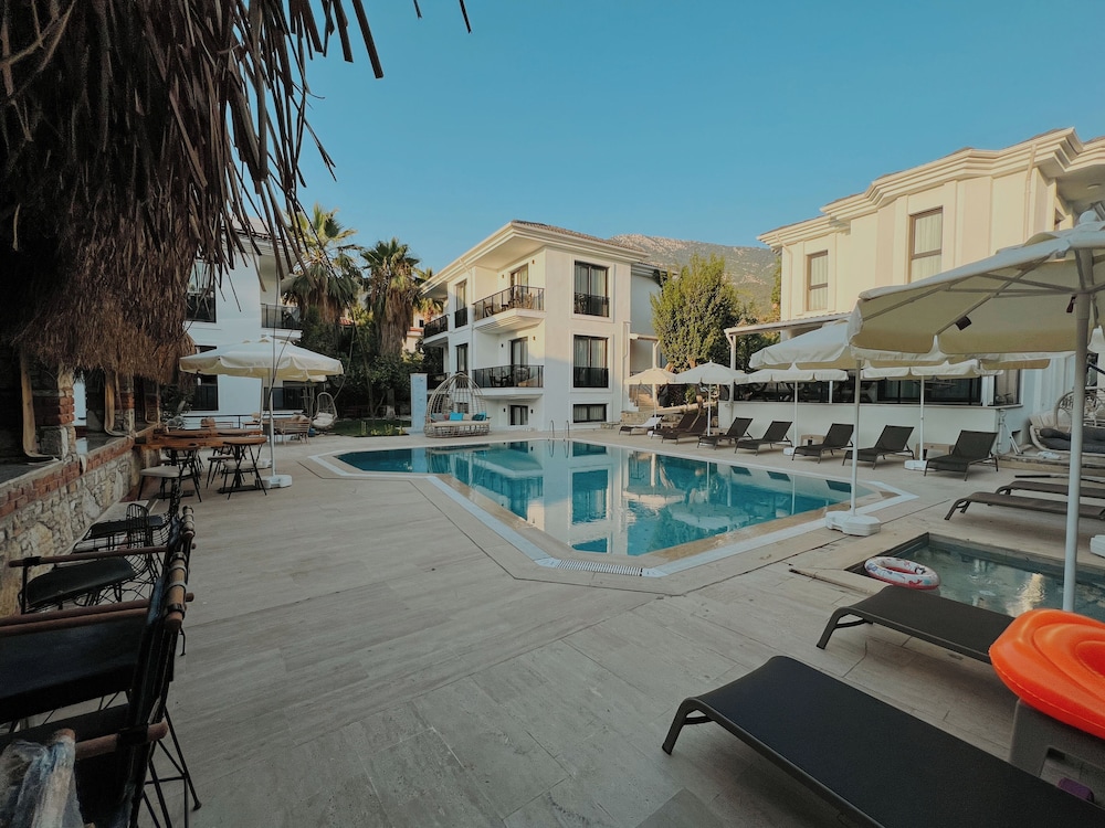 Marla Suite 45/50