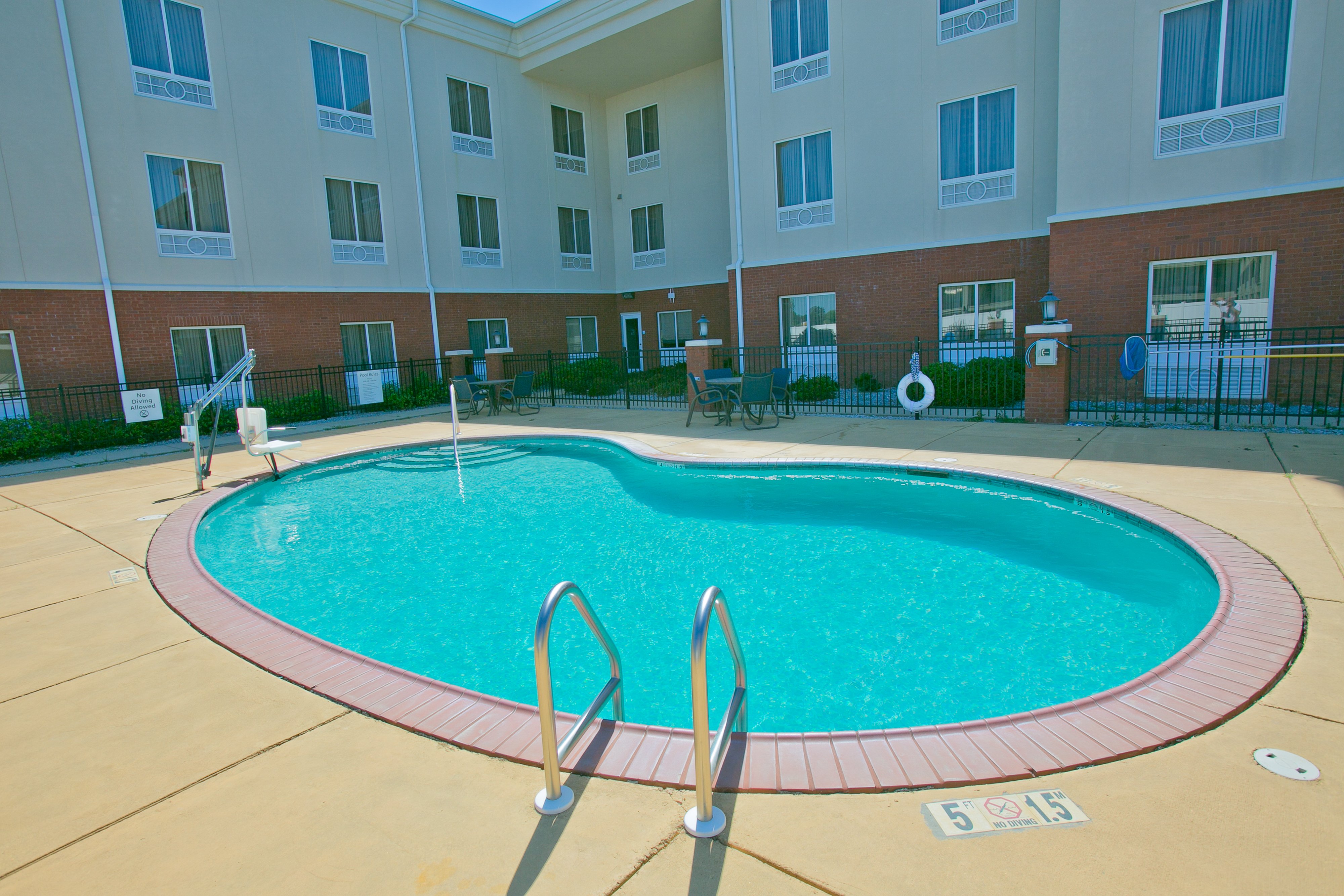 Holiday Inn Express Hotel And Suites Brookhaven 44/44