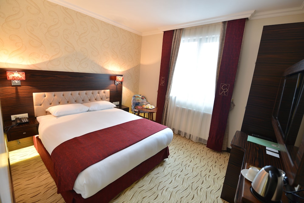 Golden Siyav Hotel 24/75
