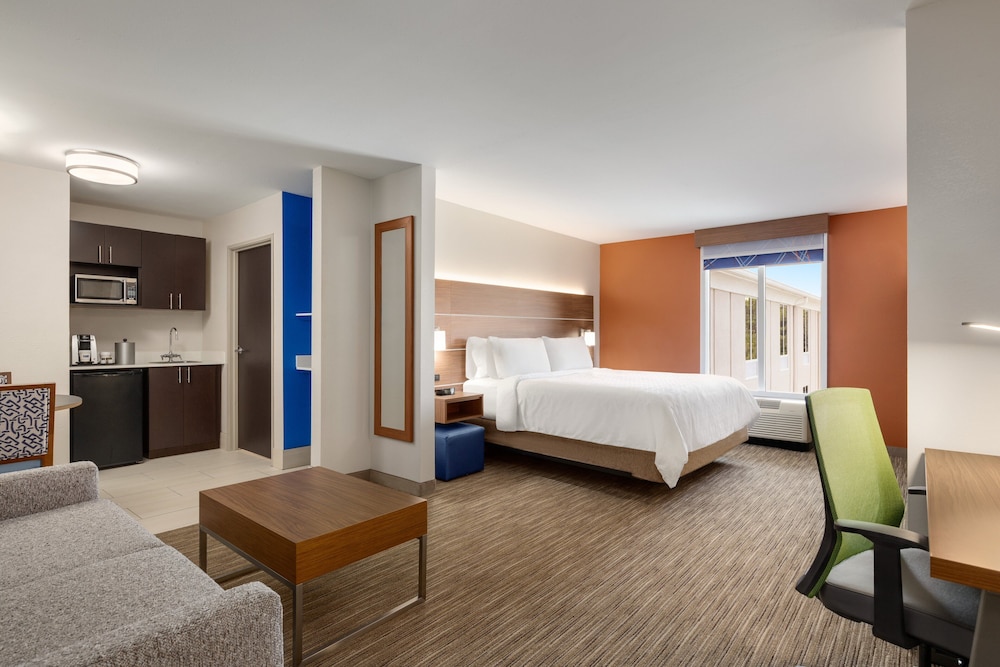 Holiday Inn Express Hotel Suites Opelika Auburn 15/71