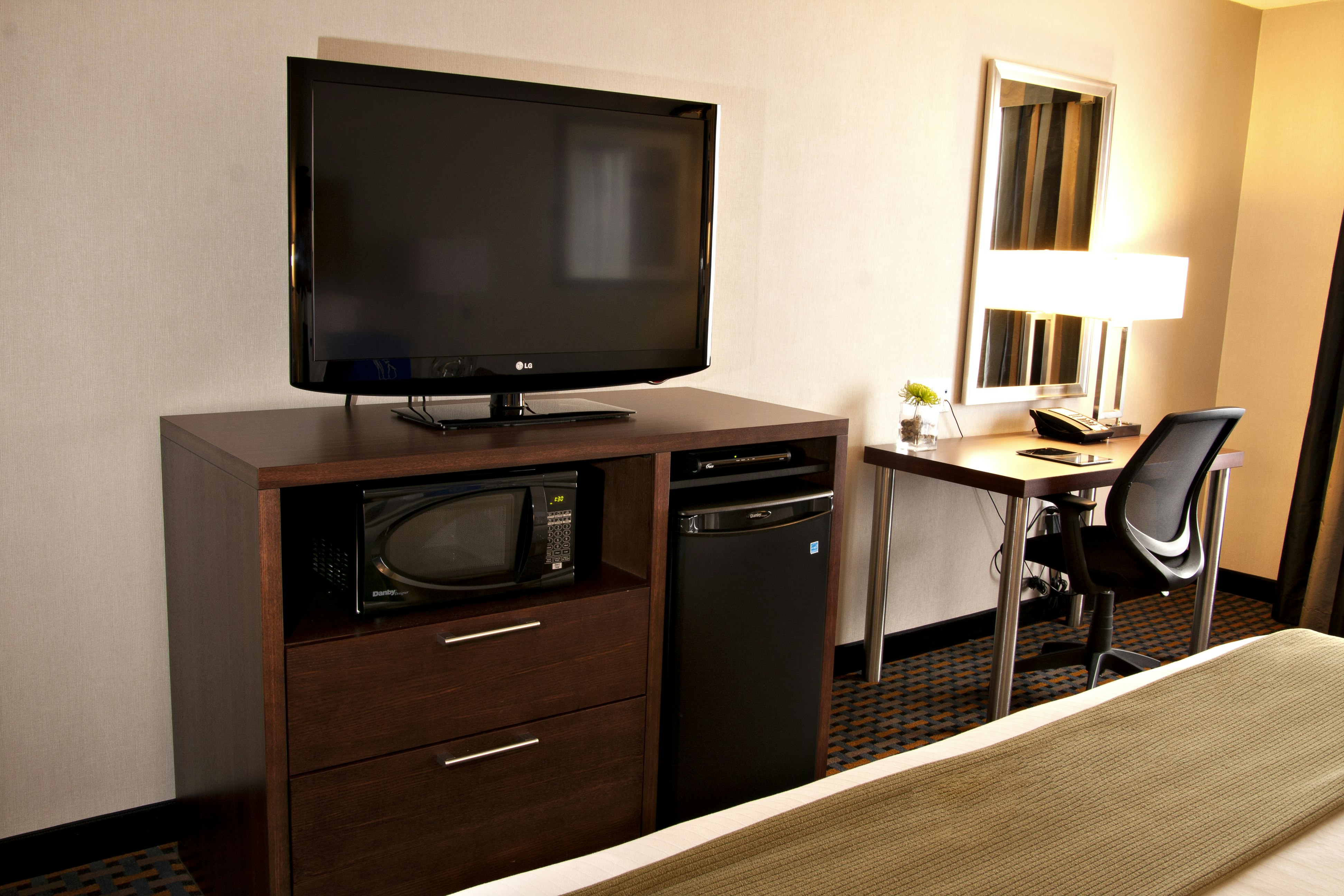 Holiday Inn Express Pembroke 49/51