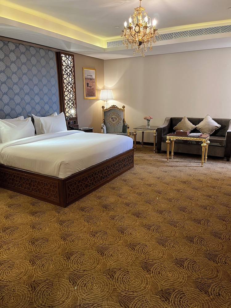 CLASSIC, KING BED